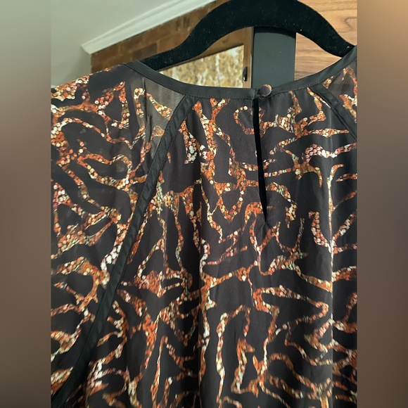 Robert Graham Silk Top - Picture 3 of 8